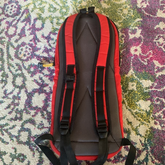 camelbak bag, good condition - Picture 3 of 3